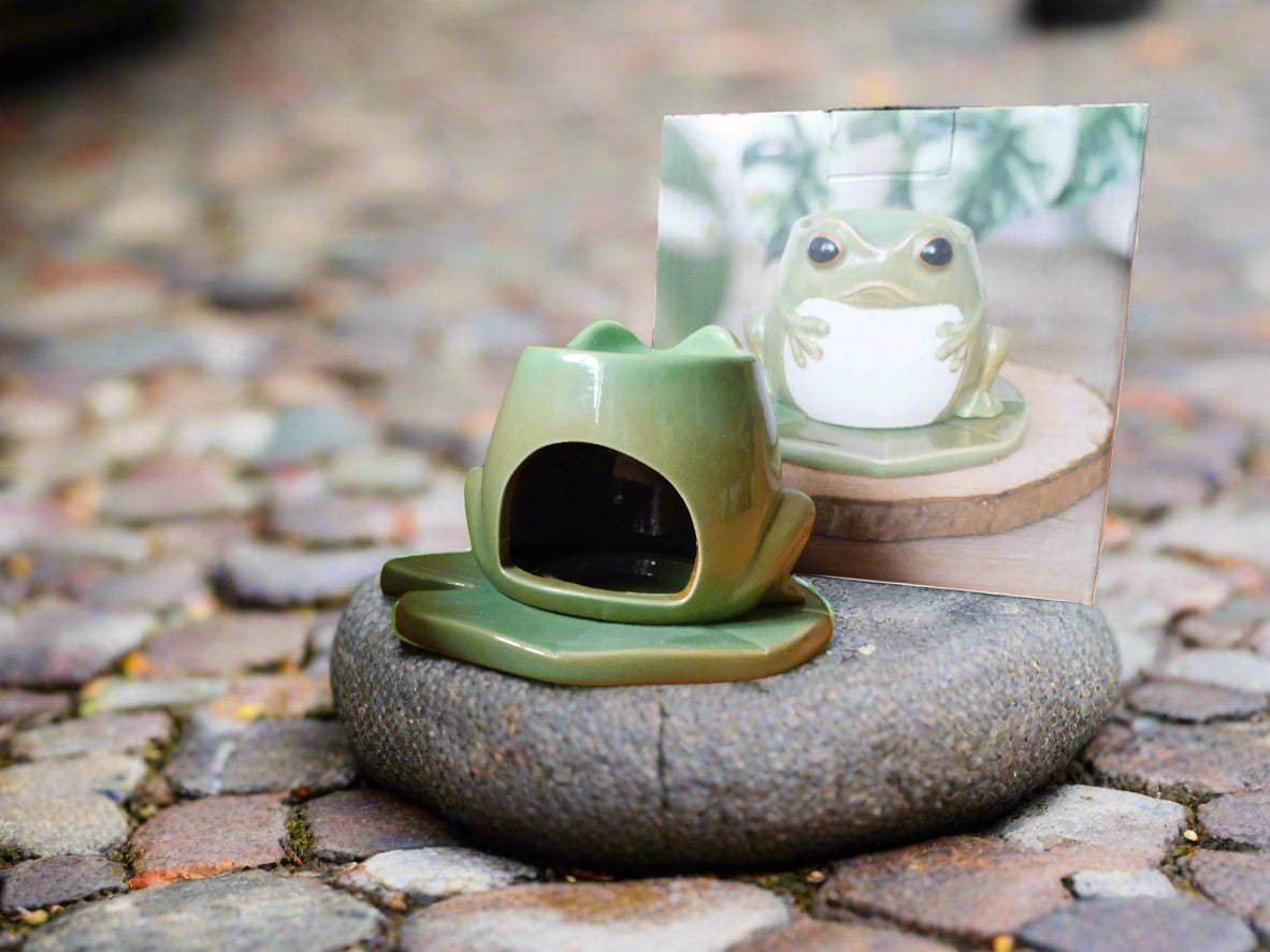 Frog Shaped Oil Burner on Lily Pad in ceramic